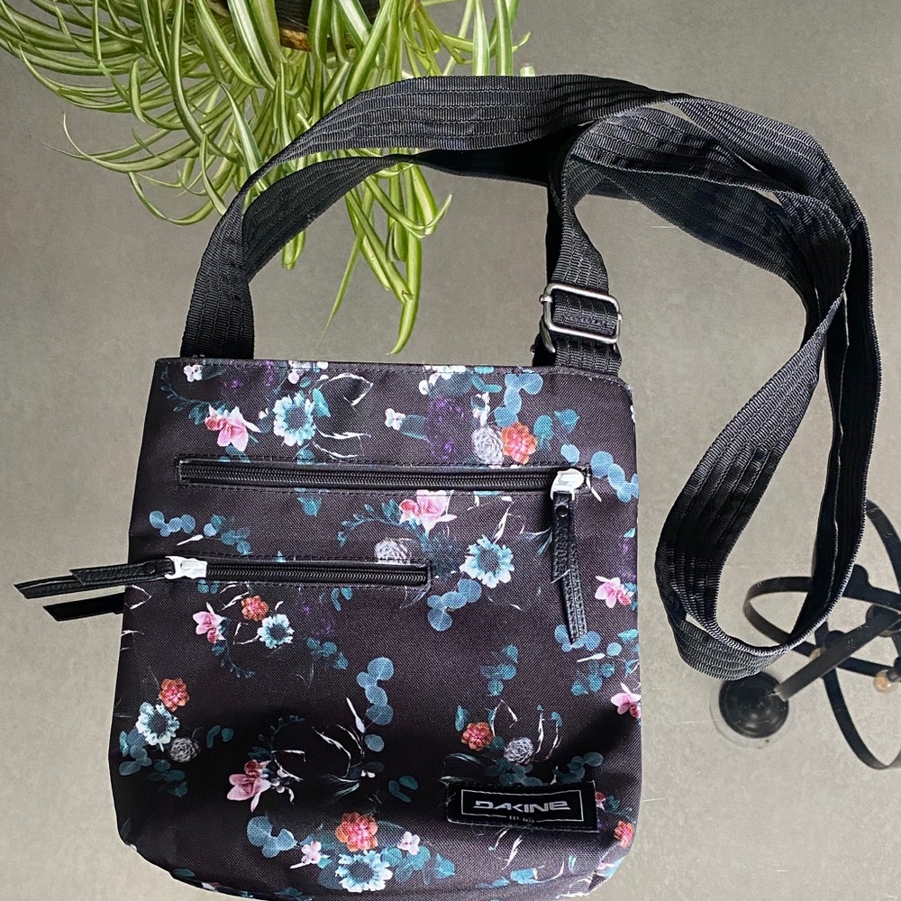 Dakine Jo Jo Floral Crossbody